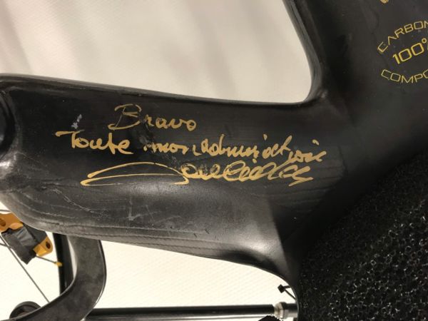 La signature du trike par R. Poulidor